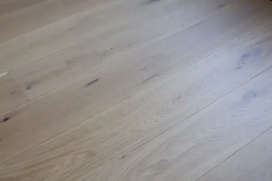 Invisible Oak Long Plank — Classic · Invisible Matt Lacquered