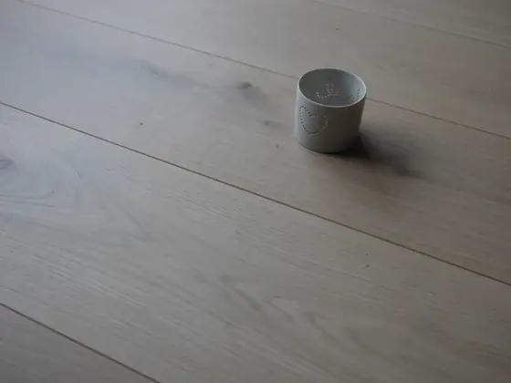 Invisible Oak Long Plank — Classic · Invisible Oiled