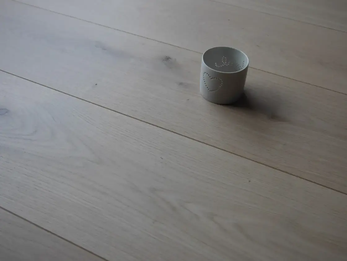 Invisible Oak Long Plank — Classic · Invisible Oiled