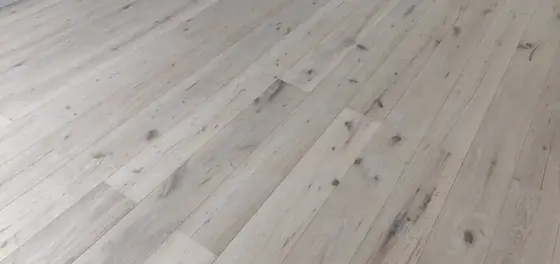 Invisible Oak Long Plank — Rustic · Invisible Matt Lacquered