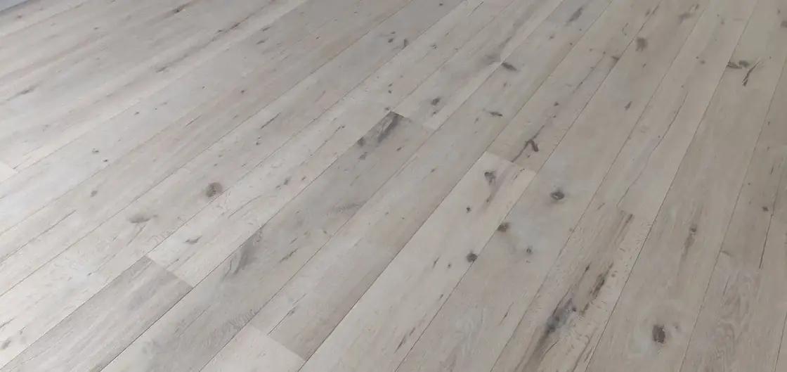 Invisible Oak Long Plank — Rustic · Invisible Matt Lacquered
